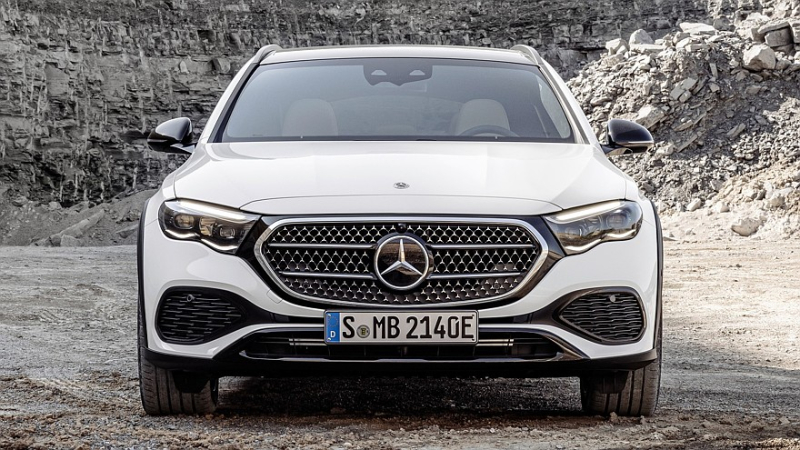 Новый Mercedes-Benz E-Class All-Terrain: +46 мм к дорожному просвету и «прозрачный» капот